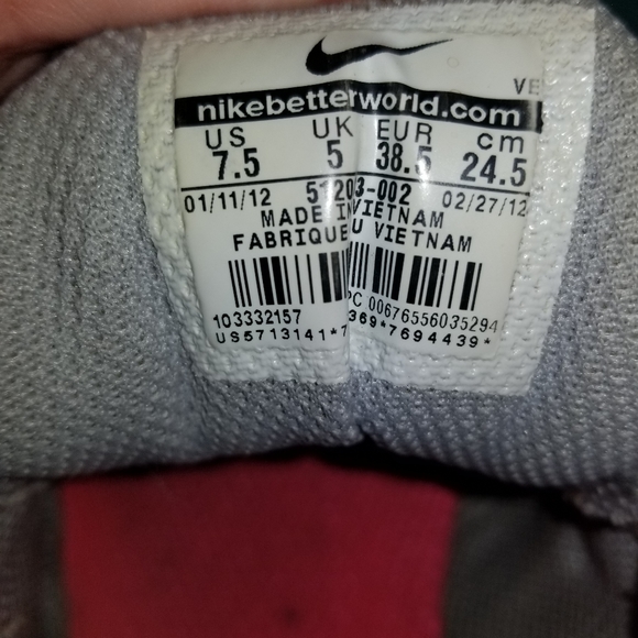 Nikes - Picture 3 of 3